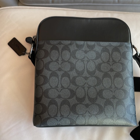 Coach Houston Flight Bag in Signature Canvas NWOT - Picture 9 of 11